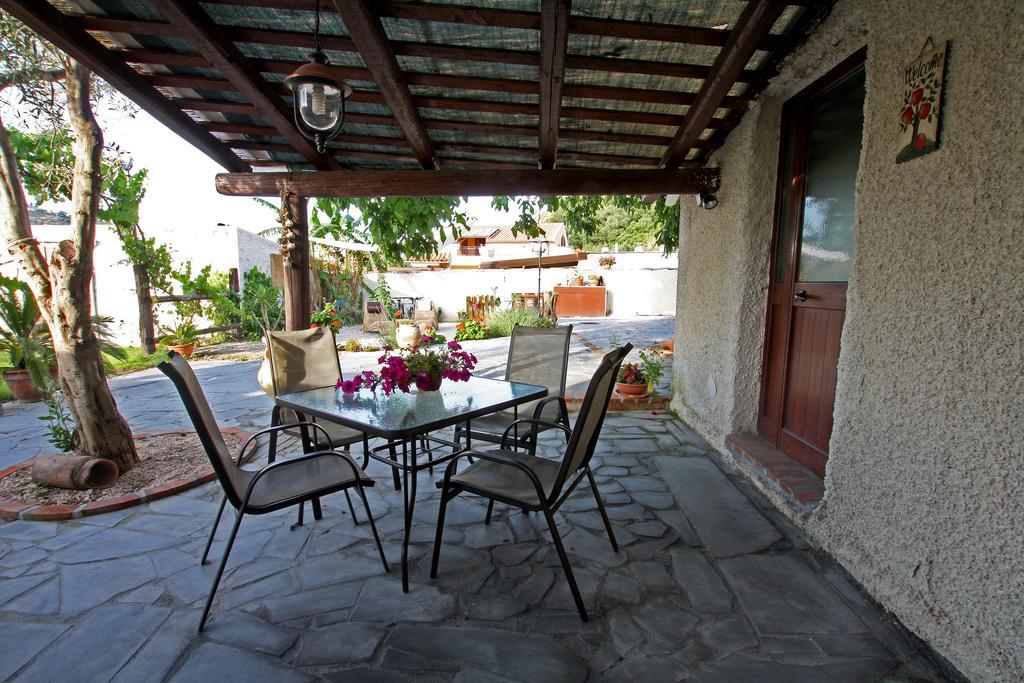 Casa Vacanze Borgo Borghese Сант-Алессио-Сикуло Номер фото