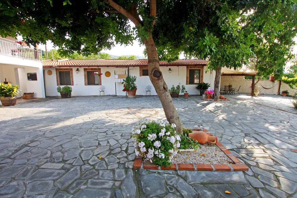 Casa Vacanze Borgo Borghese Сант-Алессио-Сикуло Экстерьер фото