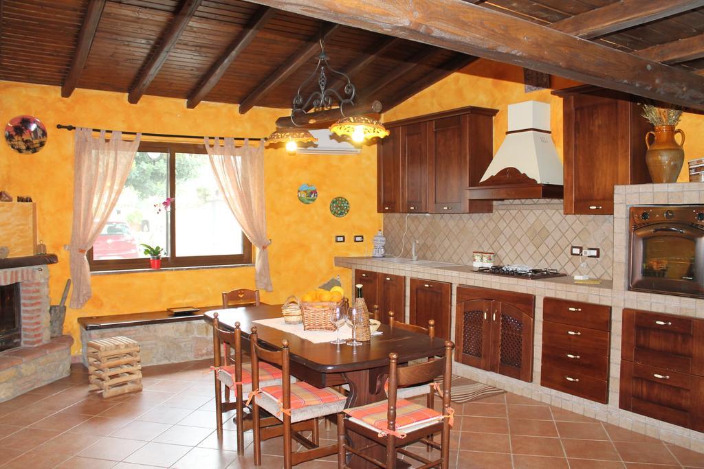 Casa Vacanze Borgo Borghese Сант-Алессио-Сикуло Номер фото