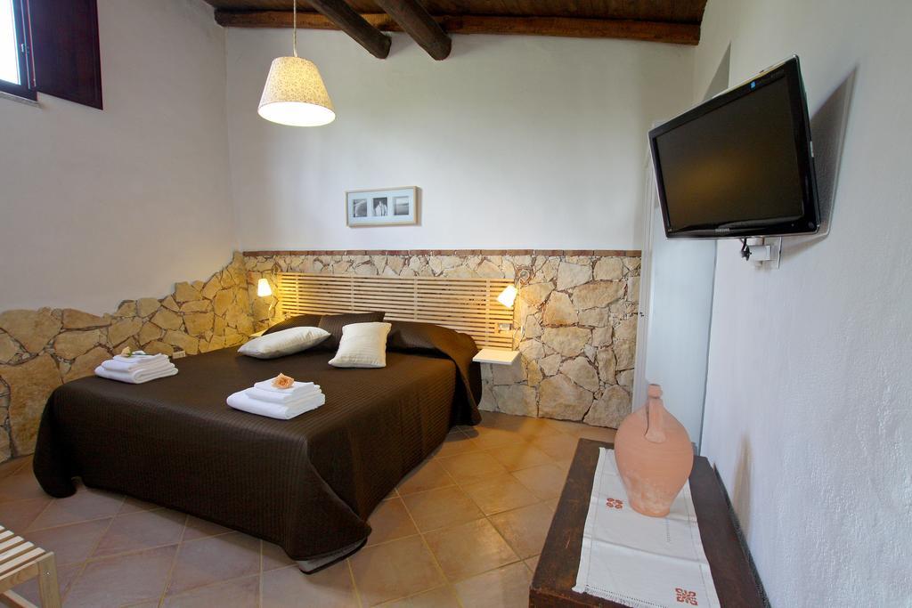 Casa Vacanze Borgo Borghese Сант-Алессио-Сикуло Номер фото